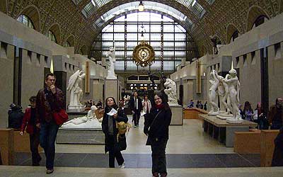 Das wohl schönste Museum in Paris ist das Musee d Orsay, das früher ein Bahnhof gewesen ist.