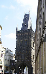Ein anderes Wahrzeichen der Stadt ist der Pulverturm.